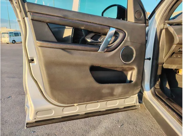 Car image 10