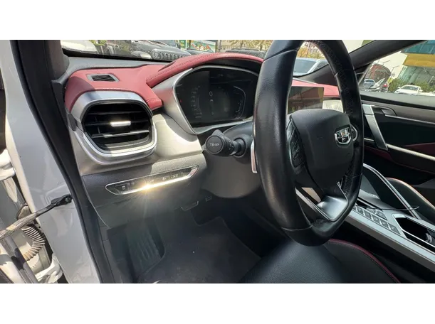 Car image 10