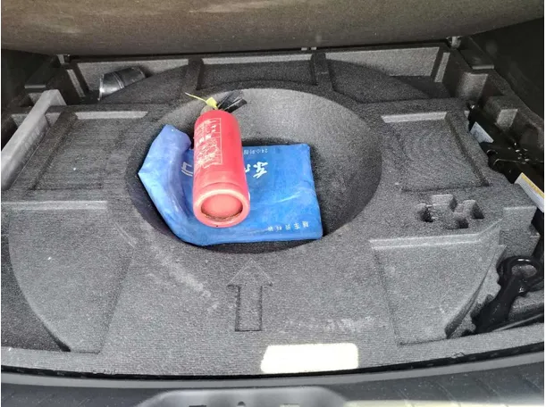 Car image 35