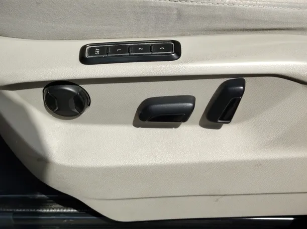 Car image 33
