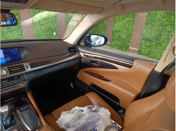 Car image 24