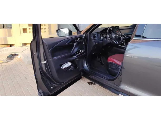 Car image 11