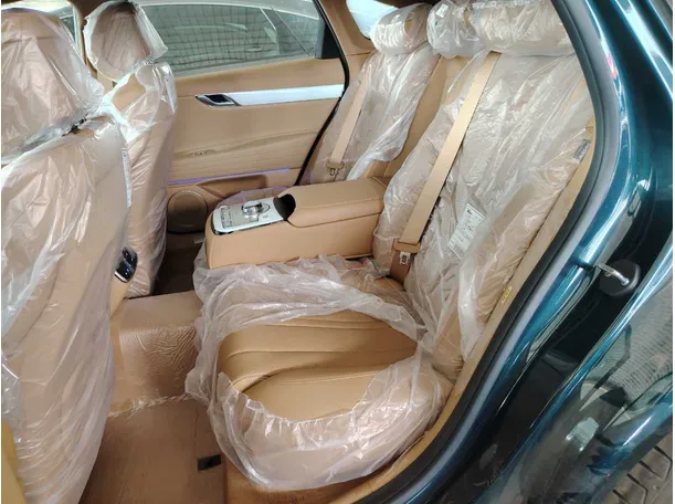 Car image 25