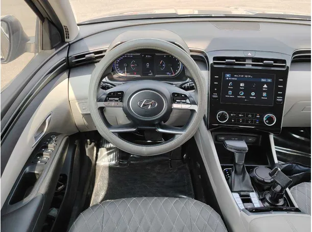 Car image 26