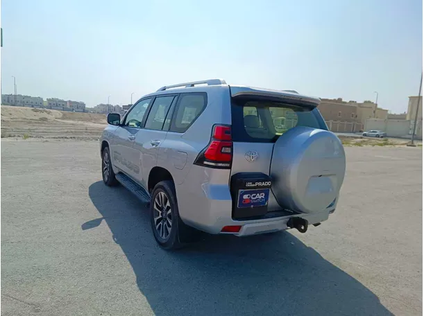 Car image 7
