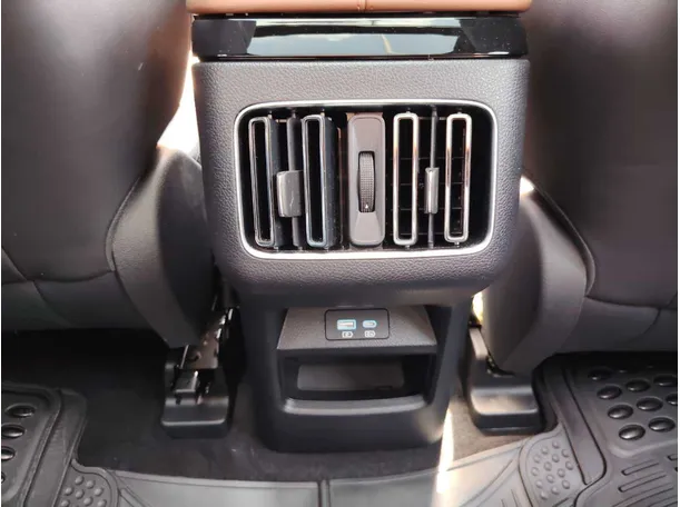 Car image 29