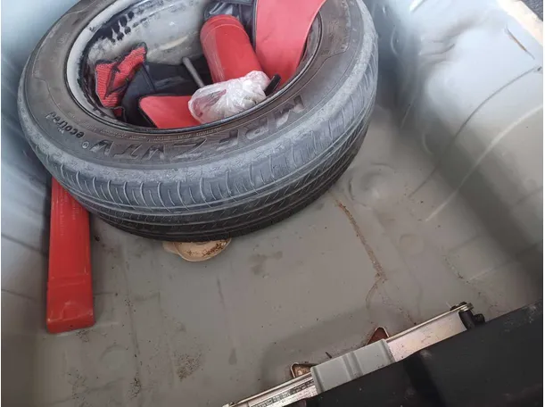 Car image 19
