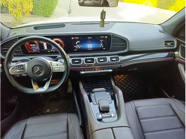 Car image 25