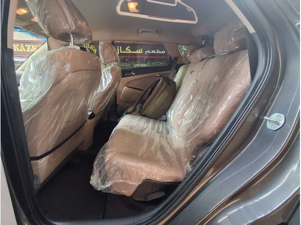 Car image 13