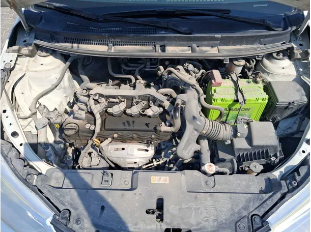 Car image 19