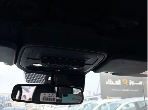 Car image 25