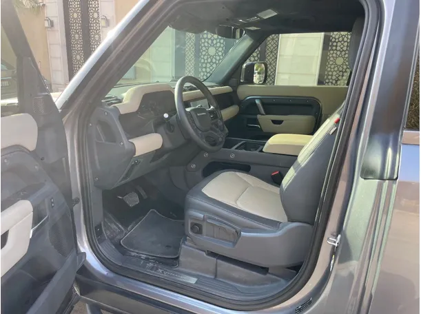 Car image 12