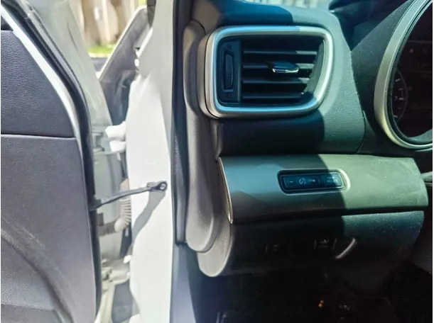 Car image 35