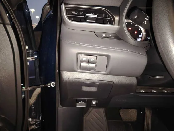 Car image 38