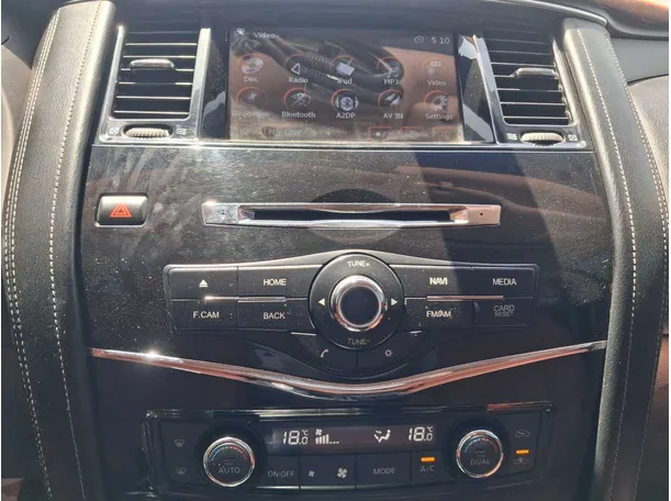 Car image 17