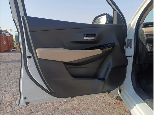 Car image 10