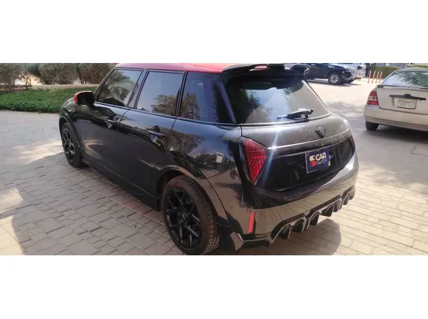 Car image 7