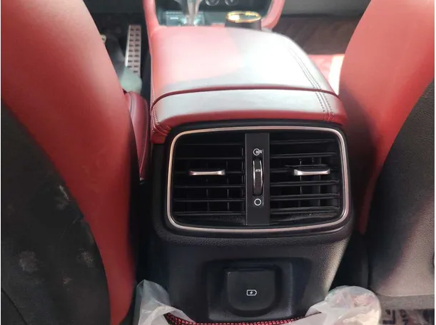 Car image 32