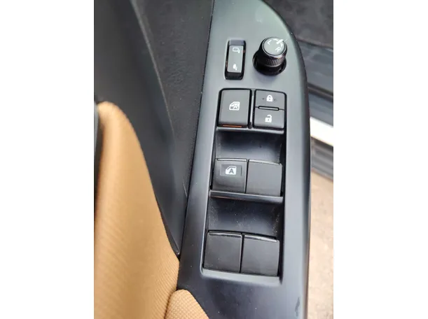Car image 28
