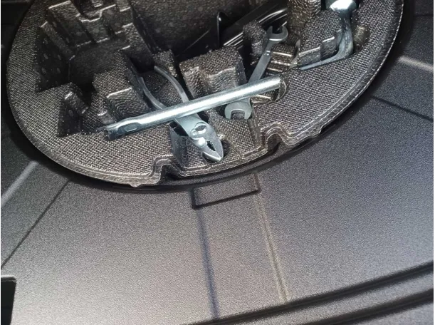 Car image 23
