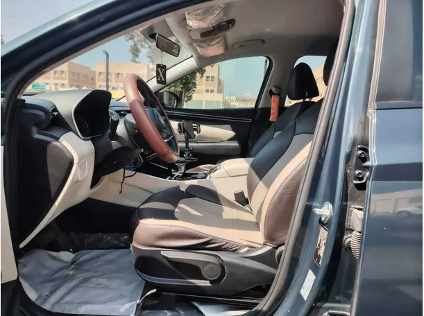 Car image 14