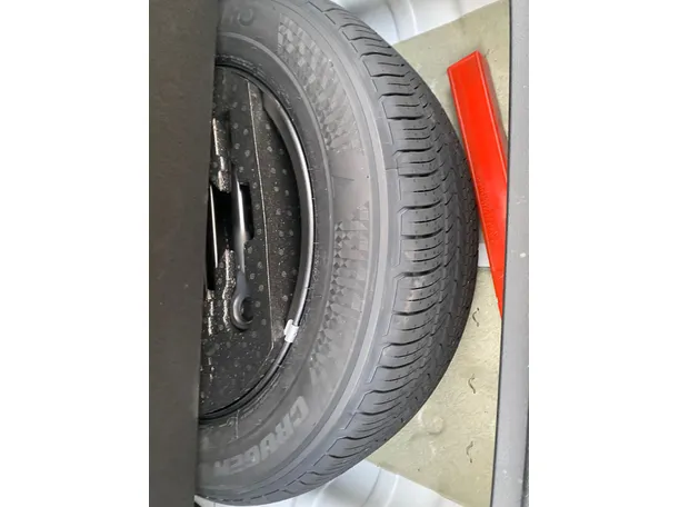 Car image 28