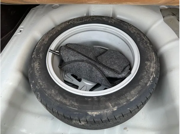 Car image 25