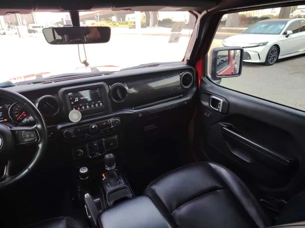 Car image 18