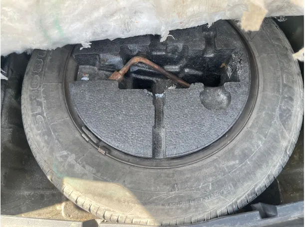 Car image 23