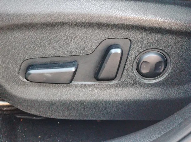 Car image 29