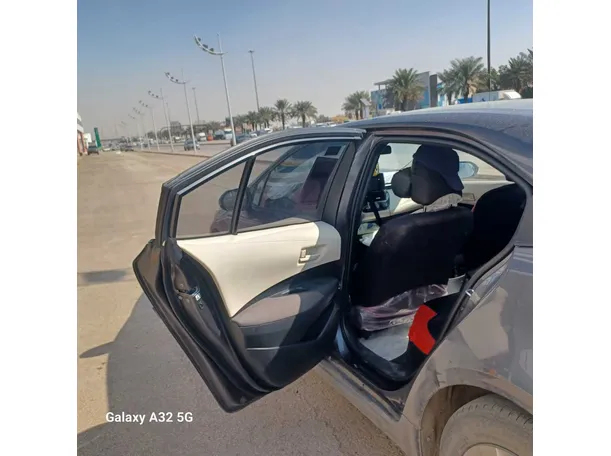 Car image 13