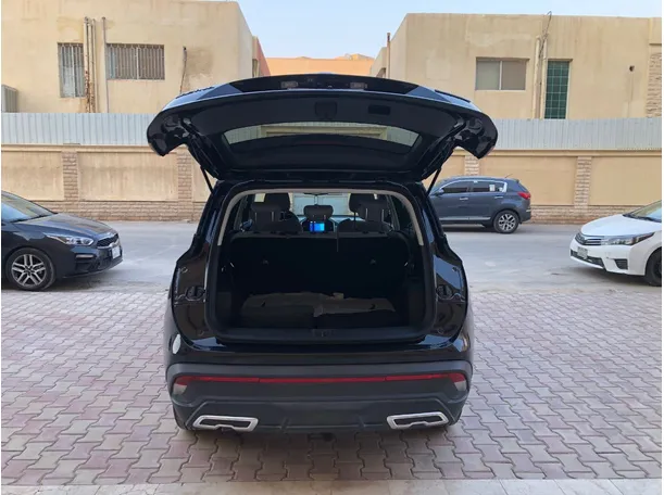 Car image 18
