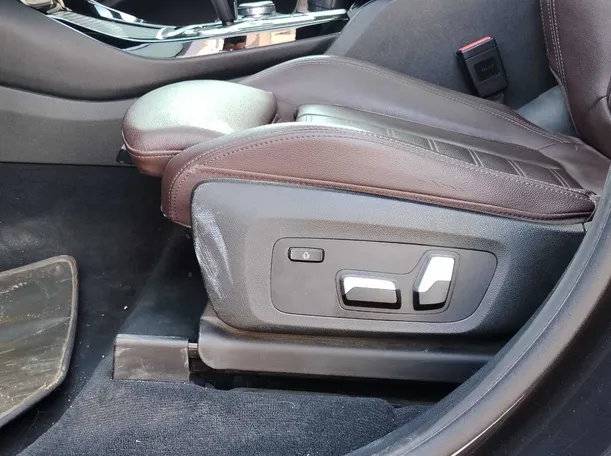 Car image 31
