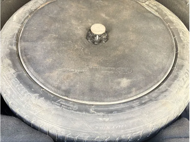 Car image 30
