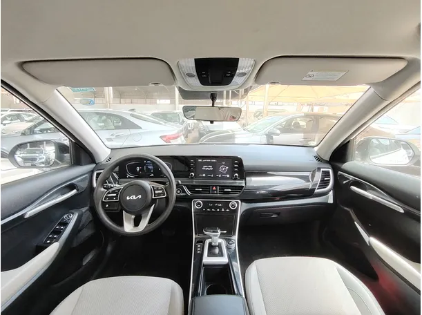 Car image 18