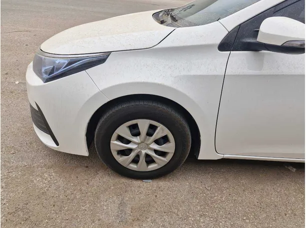 Car image 9