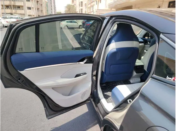 Car image 15