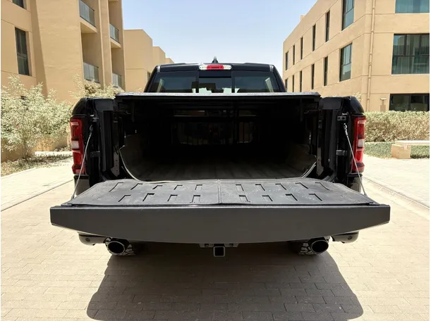 Car image 26
