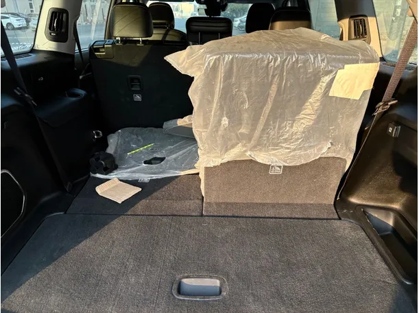 Car image 24