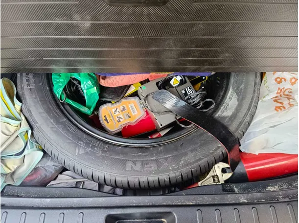 Car image 32