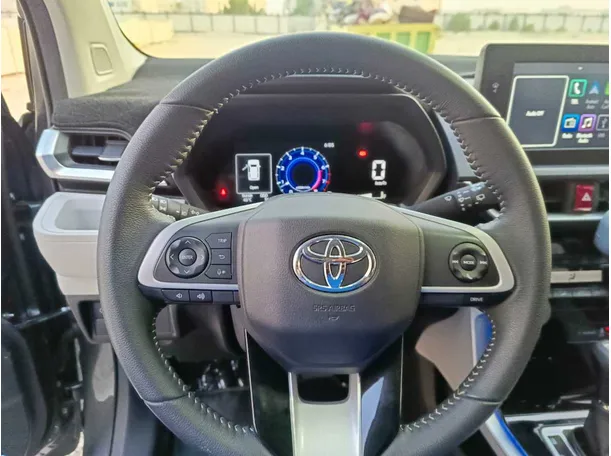 Car image 24