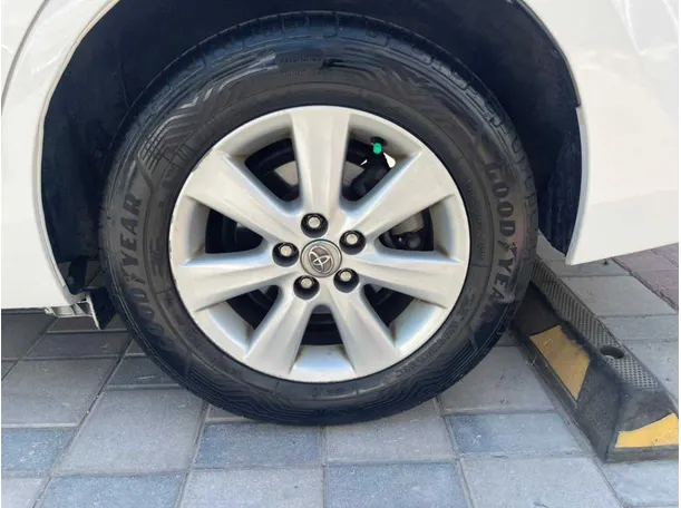 Car image 10