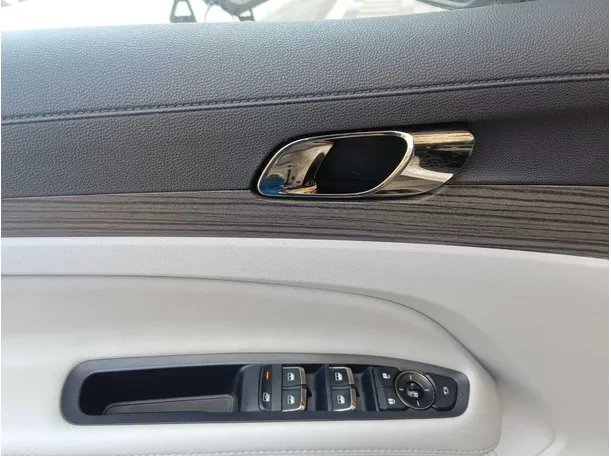 Car image 33