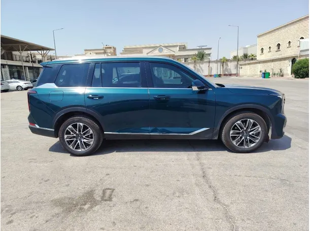 Car image 4