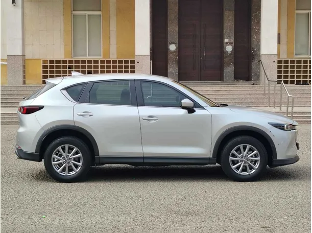 Car image 4