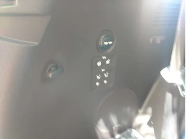 Car image 31