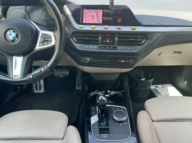 Car image 17