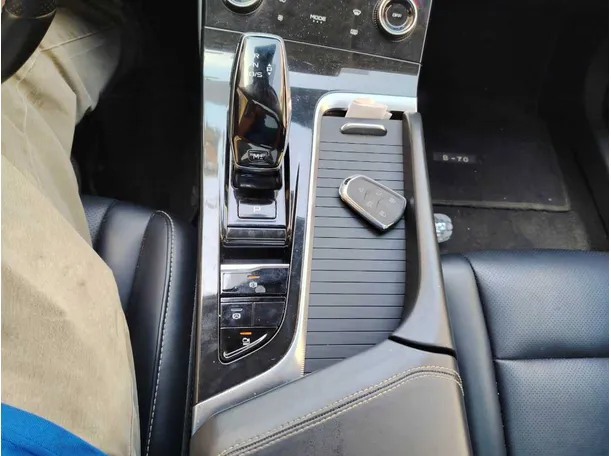 Car image 24