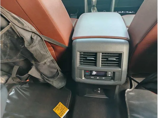 Car image 36
