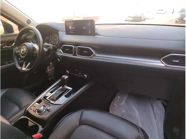 Car image 14